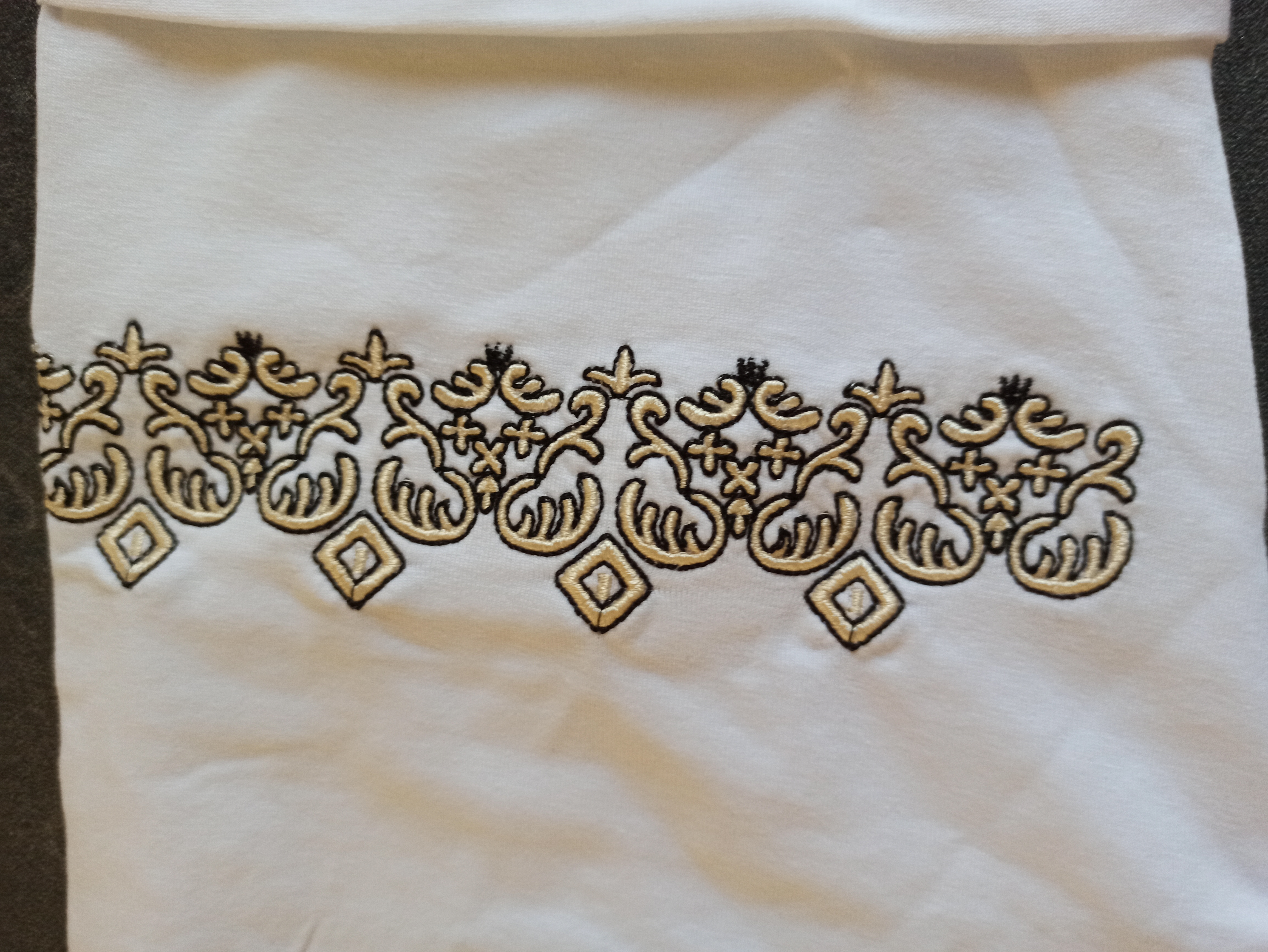 Dámské triko VYŠÍVANÉ ORNAMENTY