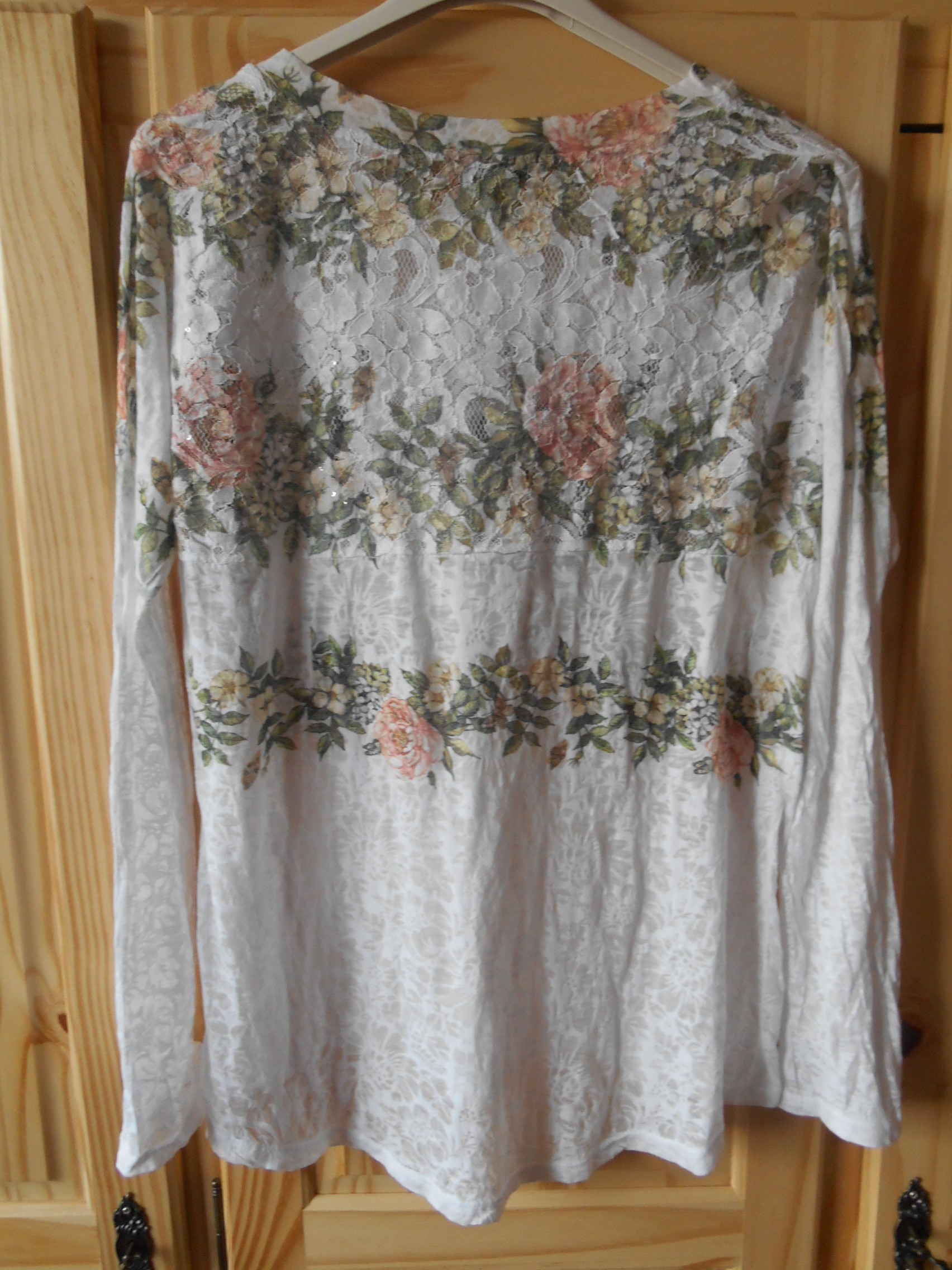 Nádherné triko s květinami a nápisem - bílé