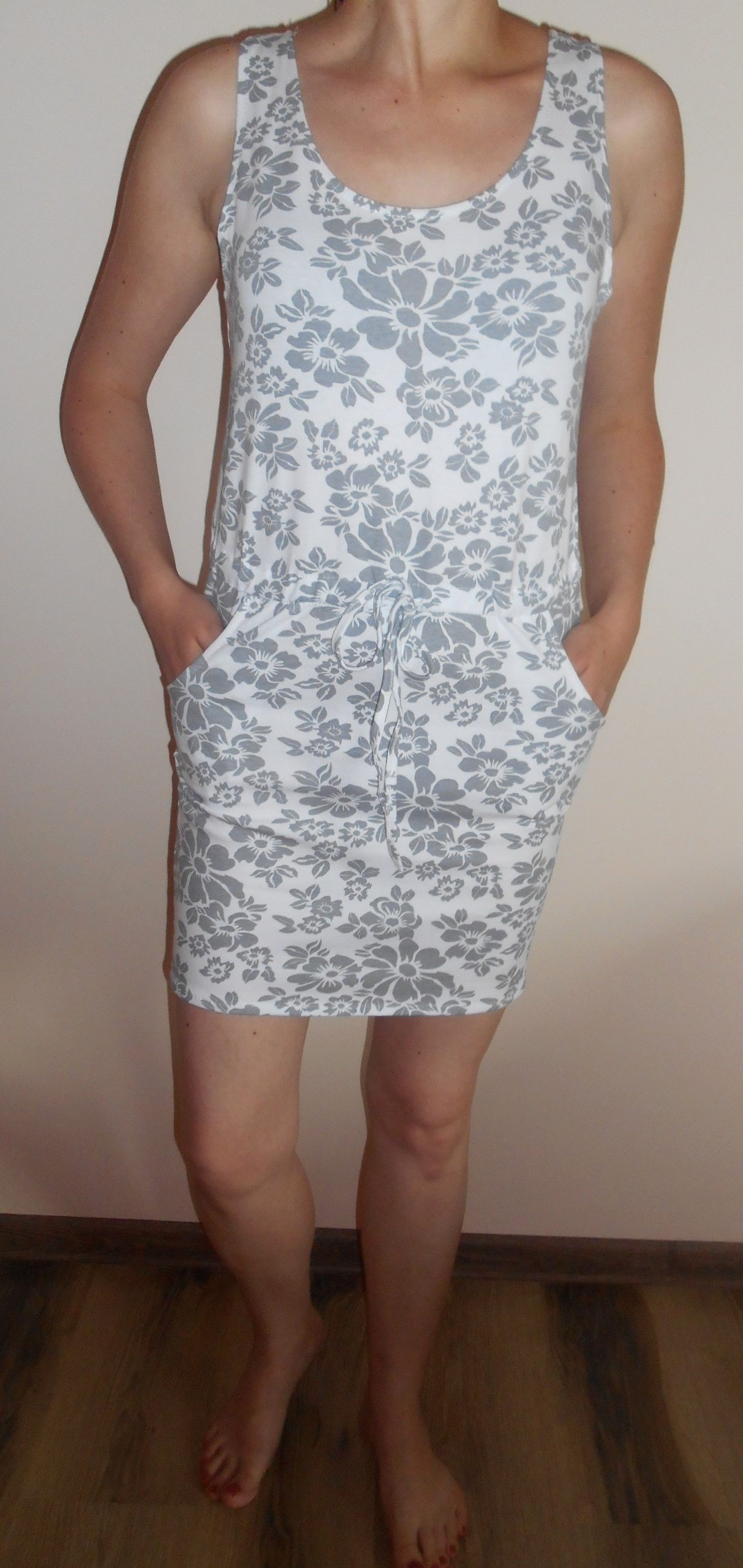 Krásné šaty s květy 