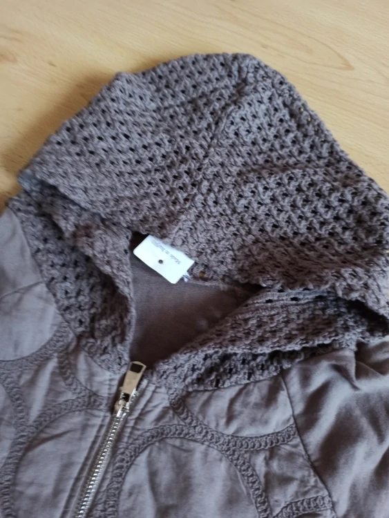 Dámská mikinová bunda HÁČKOVANÁ KAPUCE