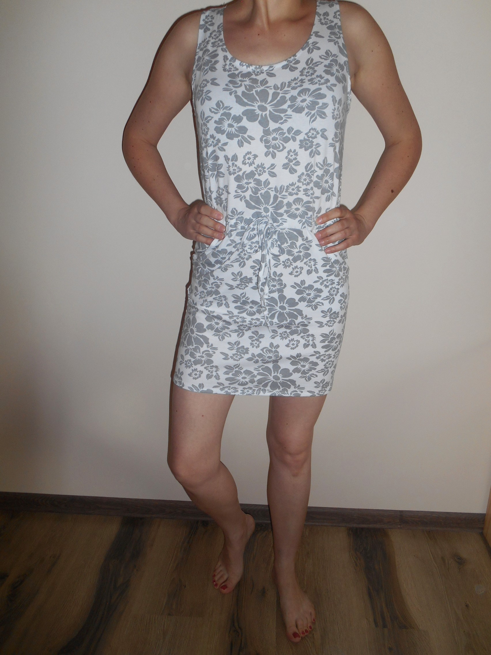 Krásné šaty s květy 